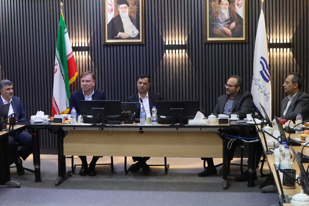 بازدید استاندار بوشهر از پژوهشگاه ملی اقیانوس‌شناسی و علوم جوی